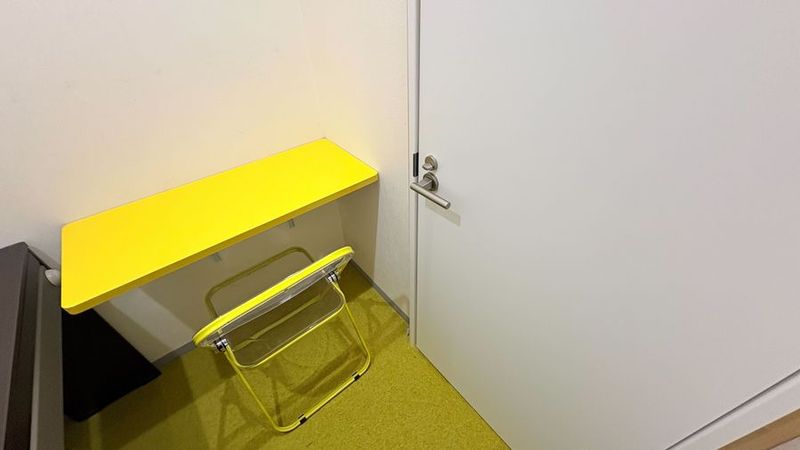 個室Ｄ【駅前１分】📺TV/勉強/自習/化粧/ネイル/WIFI - パンテサロン【横浜センター北駅前】🎹ピアノ📶WIFI