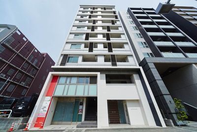 店舗ビル（駅前ロータリーから撮影） - パンテサロン【横浜センター北駅前】🎹ピアノ📶WIFI 個室Ｄ【駅前１分】📺TV/勉強/自習/化粧/ネイル/WIFIの外観の写真