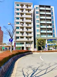 店舗ビル（駅前ロータリーから撮影） - パンテサロン【横浜センター北駅前】🎹ピアノ📶WIFI 個室Ｄ【駅前１分】📺TV/勉強/自習/化粧/ネイル/WIFIの外観の写真