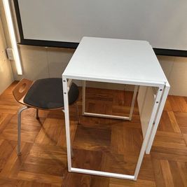 バタフライ式のテーブルは、48/92x60cm。お一人でもお二人でも落ち着いてご利用いただけます。
 - sonorite studio sonorite studio （1名利用）の設備の写真
