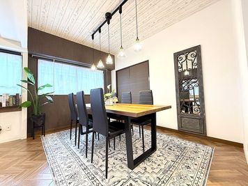 六人用テーブルセット - イロドリ　クッキングパーティ イロドリ　クッキングパーティ＼🍸パーティROOM🎁／の室内の写真