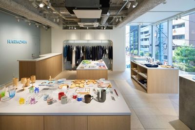什器（展示台）は移動可能です。 - 麻布十番ハルモニアビル 2階　HARMONIA SHOWCASEの室内の写真