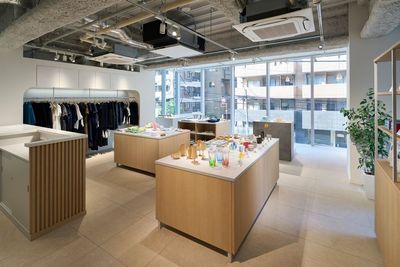 麻布十番駅5分。仙台坂に面した2階ガラス張りの明るい空間。店舗の什器も活用でき、ポップアップストアや展示会に最適 - 麻布十番ハルモニアビル