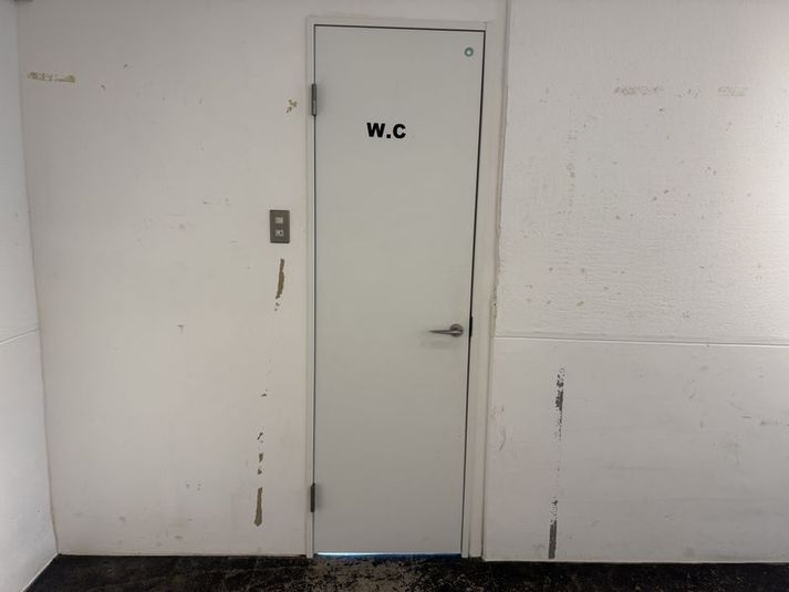 【1日展示OK】個展・写真展・受注会 没入型ギャラリー/大阪北区 - TLUCK RUN & COFFEE GALLERY