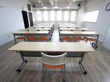 名古屋会議室 スタジオフィックス名古屋栄伏見店 6A（会議室）の室内の写真