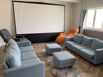 24h可能  映画鑑賞 120㌅スクリーン セミナー 推し活(文字ボックス) ZOOM 会議 就活 自習 駐車可能 - レンタルスペース「If」