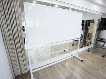 名古屋会議室 スタジオフィックス名古屋栄伏見店 6A（会議室）の設備の写真