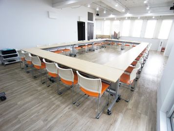 名古屋会議室 スタジオフィックス名古屋栄伏見店 6A（会議室）の室内の写真