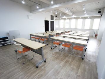 名古屋会議室 スタジオフィックス名古屋栄伏見店 6A（会議室）の室内の写真