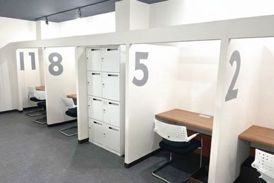 ・無料駐車場完備・起業に必要法人登記可能・ポスト兼ロッカー設置・夜間駐車可(料金別途)・コピー機設置 - ビジネスクリエーターズ小田原