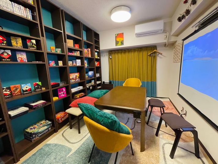 新宿ボドゲ・マダミスの会議室「ピザマッシュ」の室内の写真