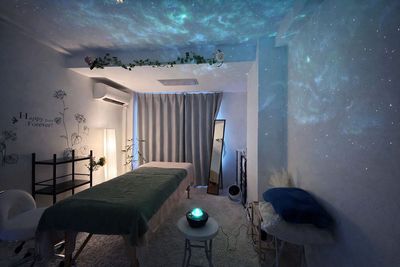 プラネタリウムで癒しの空間に… - レンタルサロンKomachi-A レンタルサロン Komachi-A　心斎橋の室内の写真