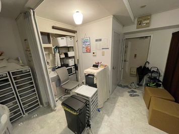 受付及び待合スペース - レンタルサロン「びっと」（びっと鍼灸整骨院内） レンタルリラクゼーションサロンの室内の写真