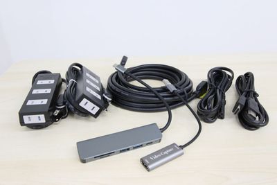 延長コード、各種コード（無料備品です） - 貸し会議室 HATTEN 東銀座 ✨【新富町1分】東銀座エリアの広々快適な貸し会議室✨の設備の写真