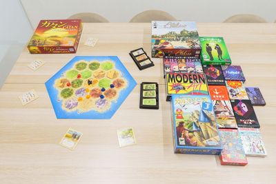 ボードゲーム好きのオーナーがセレクトした、遊び応えのある本格ボードゲームを全15種類ご用意しています。 - レンタルスペースオリーブ 関内店 OLIVE【オリーブ】関内駅　広い・安い・綺麗な会議室の室内の写真