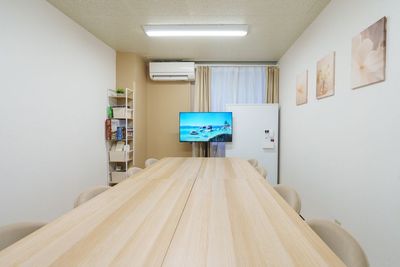 会議から交流会まで、幅広い用途に対応！ - レンタルスペースオリーブ 関内店 OLIVE【オリーブ】関内駅　広い・安い・綺麗な会議室の室内の写真