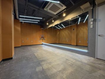 【吉祥寺102st】オレンジ×グレー！バイカラーが映えるスタイリッシュスタジオ🟠 - BUZZ吉祥寺レンタルスタジオ 