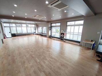LIFE STAGE 六甲道｜大型ダンススタジオ ダンススタジオ　カーニバルの室内の写真