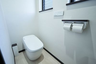 便座に触らず開閉が可能な、ノータッチトイレ - オフィスネスト麻布十番 209号室の設備の写真