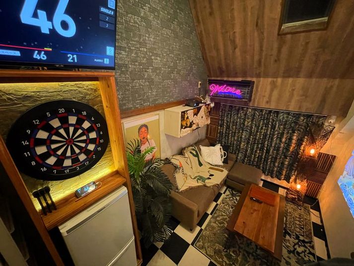 リゾート空間で心を整え、映画鑑賞やダーツも楽しめる - Value  build 【高崎駅近】