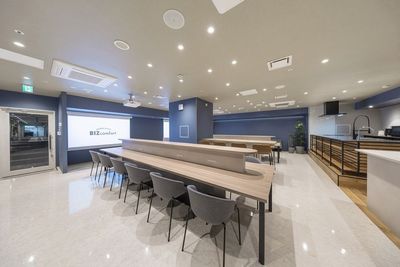 【北浜駅徒歩4分/淀屋橋駅7分】新規OPEN｜最大50名迄オープンキッチン付きイベントスペース｜大型スクリーン3台完備 - BIZcomfort 北浜
