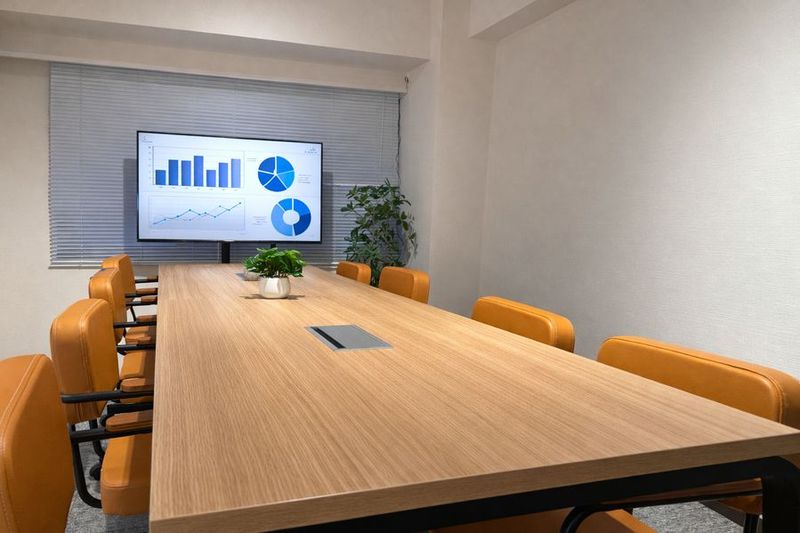 WiFi備品全無料貸出の多目的室・ルーム516 - 新大阪駅の東口10秒のレンタルスペース/会議室【SS新大阪】