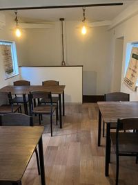 ２階テーブル席　１２席 - MN COFFEE　２階レンタルスペース MNCOFFEE ２階レンタルスペースの室内の写真