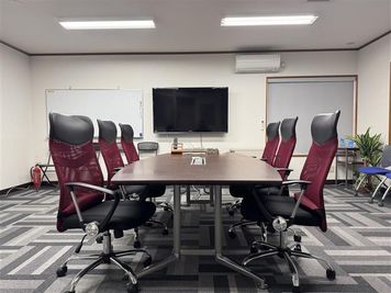 【wise space】東三条駅から徒歩４分。Wi-Fi、50型モニター付きの中会議室。6名利用でも広々。会議等複数人利用最適。 - Wise space  東三条
