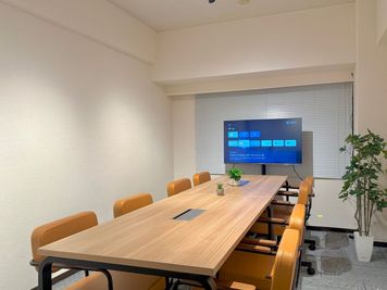 新大阪駅の東口10秒のレンタルスペース/会議室【SS新大阪】 WiFi備品全無料貸出の多目的室・ルーム516の室内の写真
