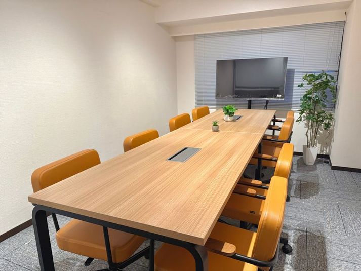 WiFi備品全無料貸出の多目的室・ルーム516 - 新大阪駅の東口10秒のレンタルスペース/会議室【SS新大阪】