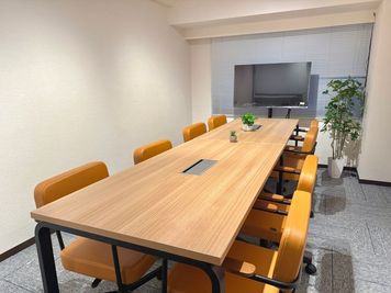 新大阪駅の東口10秒のレンタルスペース/会議室【SS新大阪】 WiFi備品全無料貸出の多目的室・ルーム516の室内の写真