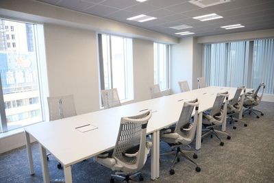 福井駅前徒歩2分、12名会議室。眺望良好、高速Wi-Fi・電源多数完備。経営会議や重要商談に最適 - 越乃バレーbyBBR