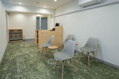 広々とした待合室 - salon Luana（サロン ルアナ） 超好立地レンタルサロン・整体スペースの室内の写真