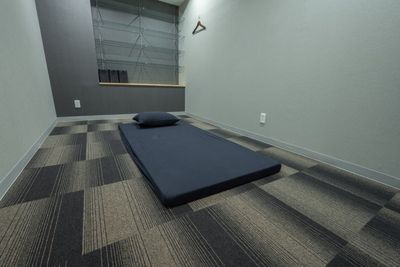 整体やマッサージがプライベートに行える個室となっております。 - salon Luana（サロン ルアナ） 超好立地レンタルサロン・整体スペースの室内の写真