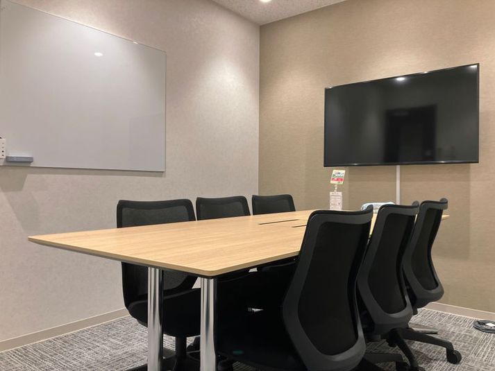 H¹T日比谷 会議室 04(6名)の室内の写真