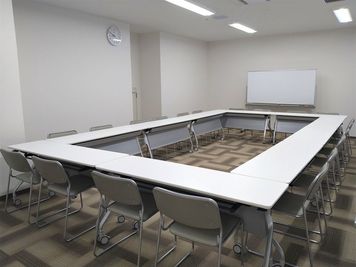 室内ロの字形式 - 埼玉カンファレンスセンター 【ロイヤルパインズホテル浦和】会議室1の室内の写真