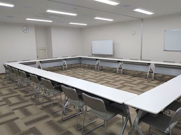 室内ロの字形式 - 埼玉カンファレンスセンター 【ロイヤルパインズホテル浦和】会議室1＋2の室内の写真