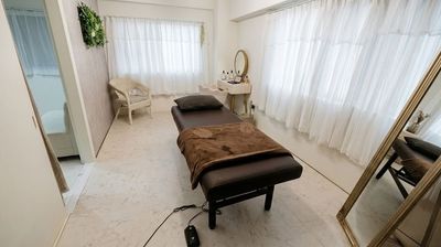 電動ベッド導入で、昇降楽々！ - レンタルサロンRainbow 赤羽店（Large） salonの室内の写真