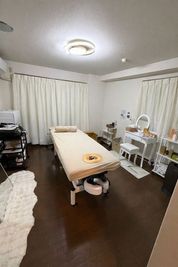 駅近大通り　エステ、マツエク、ヨガ、鍼灸師におすすめよもぎ蒸し機器インディバ機器経験者のみレンタル可⭐︎使い捨てベットシーツあり - リインド