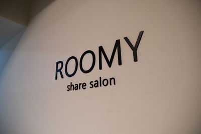 ROOMY share salon 【横浜・中区｜面貸しネイリスト募集】◎1日6,000円～の室内の写真