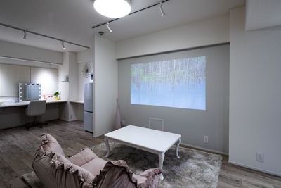 天吊プロジェクター - 推し活スタジオ「推し箱」 推し活レンタルスペースの設備の写真