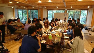 食事を囲みながらの会合も対応 - 瑞巖寺檀信徒多目的会館「和晃庵」 本堂（主に会館が満室の時や特殊行事にて）の室内の写真