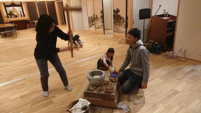 餅つき大会 - 瑞巖寺檀信徒多目的会館「和晃庵」 本堂（主に会館が満室の時や特殊行事にて）の室内の写真