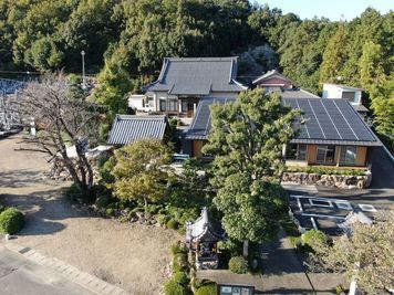 太陽光パネルで再生可能エネルギーを使用しております。 - 瑞巖寺檀信徒多目的会館「和晃庵」 本堂（主に会館が満室の時や特殊行事にて）の外観の写真