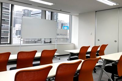 【大阪駅徒歩４分！】会議や研修、セミナーでのご利用にぴったりです。１１８２号室 - 自習室うめだの貸し会議室　１ビル