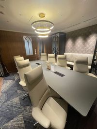 ドリンク付☕️｜Regus 会議室｜高速Wi-Fi完備の落ち着いたビジネス空間 - リージャス会議室 Signature新宿アイランドタワー