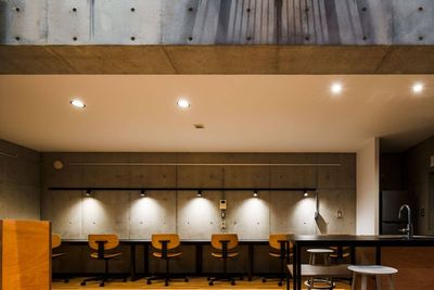 入り口近くの作業スペースです - DAYONE レンタル会議室 撮影スタジオ 会議室、レンタルスペース、大規模の入口の写真