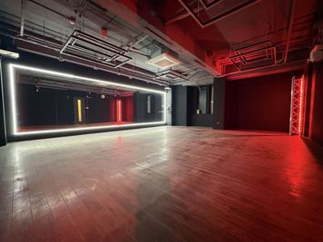 【吉祥寺 201st】ステージ感MAX！ALL BLACK×LEDの大型ダンススタジオ🎥 - BUZZ吉祥寺レンタルスタジオ 