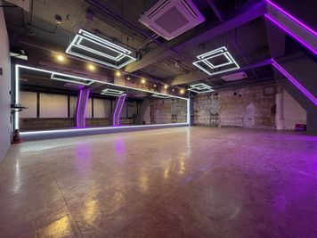 【吉祥寺301st】ステージ感MAX！音と光で魅せる吉祥寺最大級ダンススタジオ🎥 - BUZZ吉祥寺レンタルスタジオ 