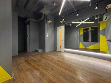 【吉祥寺203st】ソロ練・少人数で集中したい人におすすめ、白壁スタジオ⚡️ - BUZZ吉祥寺レンタルスタジオ 